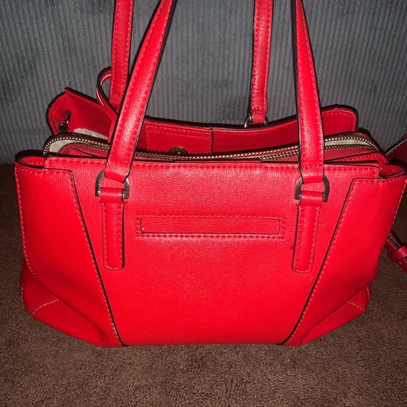 Guess purse - Picture 4 of 4